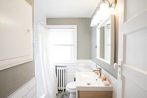 The Modern Couple's Getaway Loft With Private Balcony