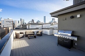 Mile High Lifestyle Townhome in Golden Triangle Rooftop Views