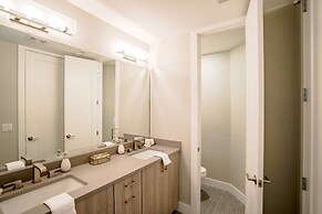 Mile High Lifestyle Townhome in Golden Triangle Rooftop Views