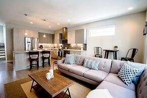 Mile High Lifestyle Townhome in Golden Triangle Rooftop Views