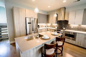 Mile High Lifestyle Townhome in Golden Triangle Rooftop Views
