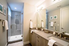 Mile High Lifestyle Townhome in Golden Triangle Rooftop Views