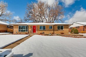 The Meadowlark Manor Spacious Backyard & Hot Tub