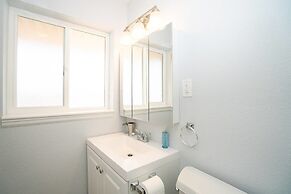 The Meadowlark Manor Spacious Backyard & Hot Tub