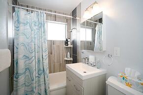 The Meadowlark Manor Spacious Backyard & Hot Tub