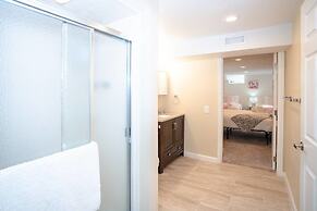 The Meadowlark Manor Spacious Backyard & Hot Tub