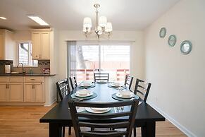 The Meadowlark Manor Spacious Backyard & Hot Tub