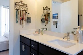 The Mile High Townhome Walk to the Stadium