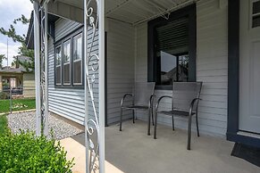 The Beautiful Berkley Homestead Walk to Tennyson