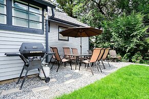 The Beautiful Berkley Homestead Walk to Tennyson