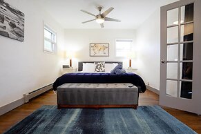 The Beautiful Berkley Homestead Walk to Tennyson