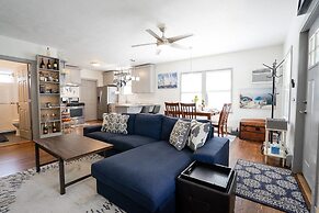 The Beautiful Berkley Homestead Walk to Tennyson