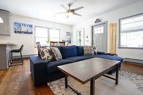 The Beautiful Berkley Homestead Walk to Tennyson