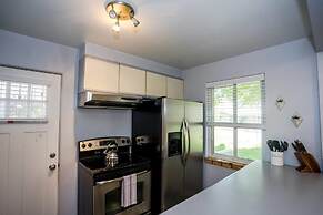 The Denver Den in Mayfair Park Enormous Backyard With Grill Sleeps 7