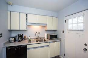 The Denver Den in Mayfair Park Enormous Backyard With Grill Sleeps 7