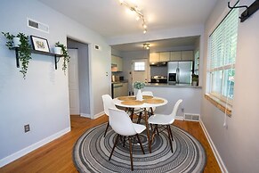 The Denver Den in Mayfair Park Enormous Backyard With Grill Sleeps 7