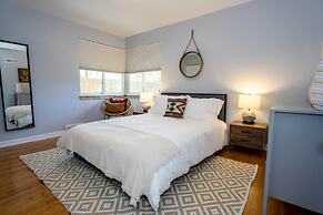 The Denver Den in Mayfair Park Enormous Backyard With Grill Sleeps 7