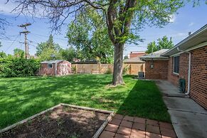 The Denver Den in Mayfair Park Enormous Backyard With Grill Sleeps 7