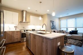 Mid Mod Manor A Sophisticated Townhouse Golden Triangle