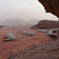 Desert planet camp