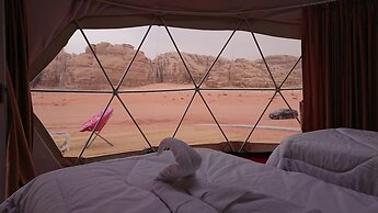 Desert planet camp