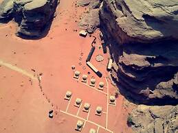 Desert planet camp