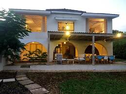 Baobab Beach House Bed & Breakfast