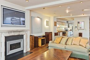 The Brendan Gleeson Suite - hiphipstay