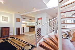 The Brendan Gleeson Suite - hiphipstay