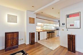 The Brendan Gleeson Suite - hiphipstay