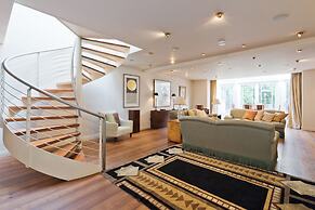 The Brendan Gleeson Suite - hiphipstay