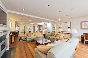 The Brendan Gleeson Suite - hiphipstay