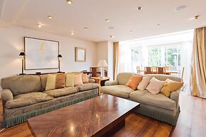 The Brendan Gleeson Suite - hiphipstay