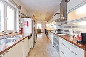 The Brendan Gleeson Suite - hiphipstay