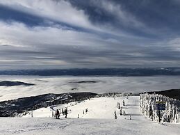 Morning Eagle #109 1 Bedroom Condo