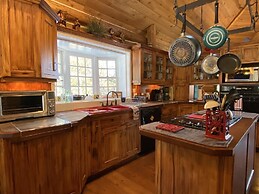 Bootjack Lake 4 Bedroom Lodge