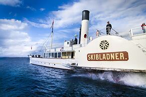 Wood Hotel by Frich's