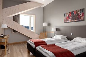 Wood Hotel by Frich's