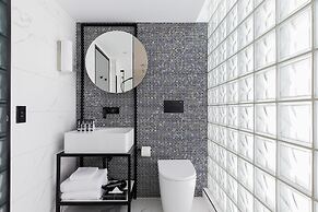 Brady Hotels Jones Lane