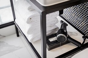 Brady Hotels Jones Lane