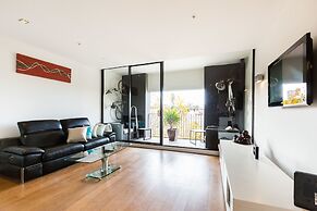 Cleo, 1BDR St Kilda Apartment