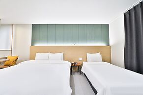 Calm Rest Hotel Busan Sasang