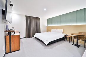 Calm Rest Hotel Busan Sasang