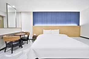 Calm Rest Hotel Busan Sasang