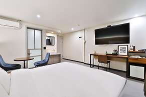 Calm Rest Hotel Busan Sasang