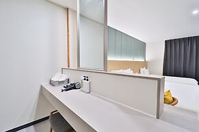 Calm Rest Hotel Busan Sasang