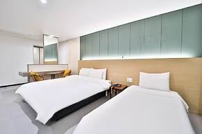 Calm Rest Hotel Busan Sasang