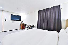 Calm Rest Hotel Busan Sasang