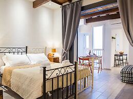 Santa Croce Apartment