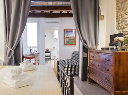 Santa Croce Apartment